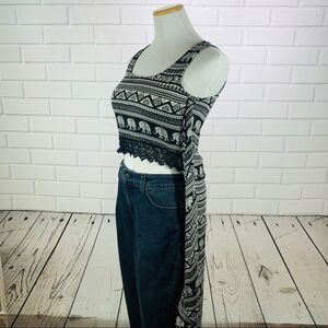 10/$25🦋 Dizzire Black & White Festival Crop Top - Size XS